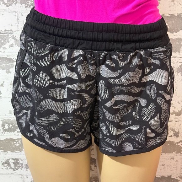 lululemon athletica Black and Gray Patterned Athletic Shorts - Picture 2 of 11